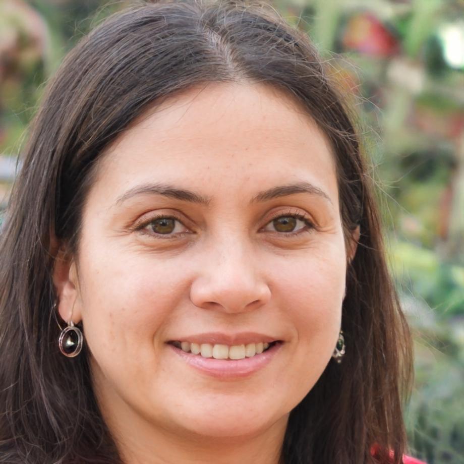 Ana Fernández - Consultora de Estrategias de Ahorro